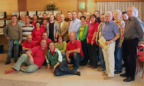 Gruppenfoto der Aussteller und einiger Vereinsmitglieder